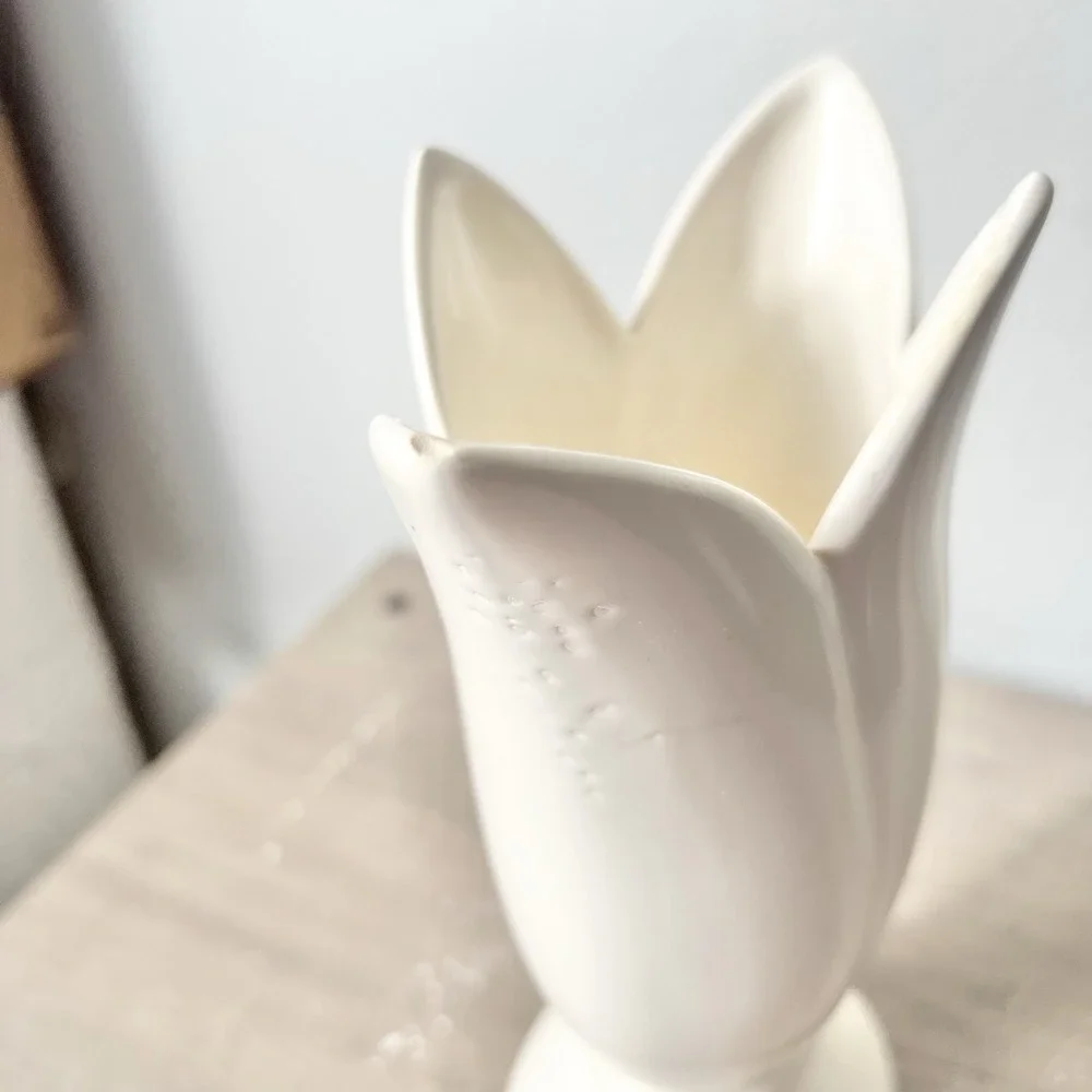 Vintage Ivory‎ Tulip Vase Planter Mid Century Ceramic Floral Pedestal 9